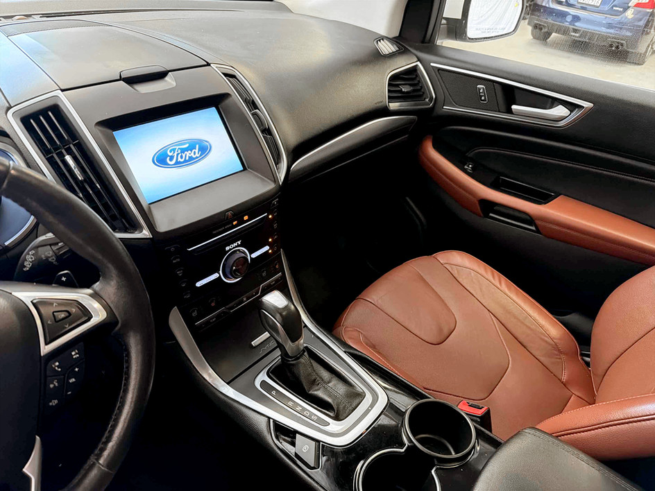 Photo 12 of this Ford Edge