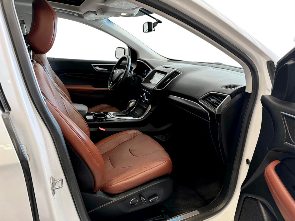 Photo 16 of this Ford Edge