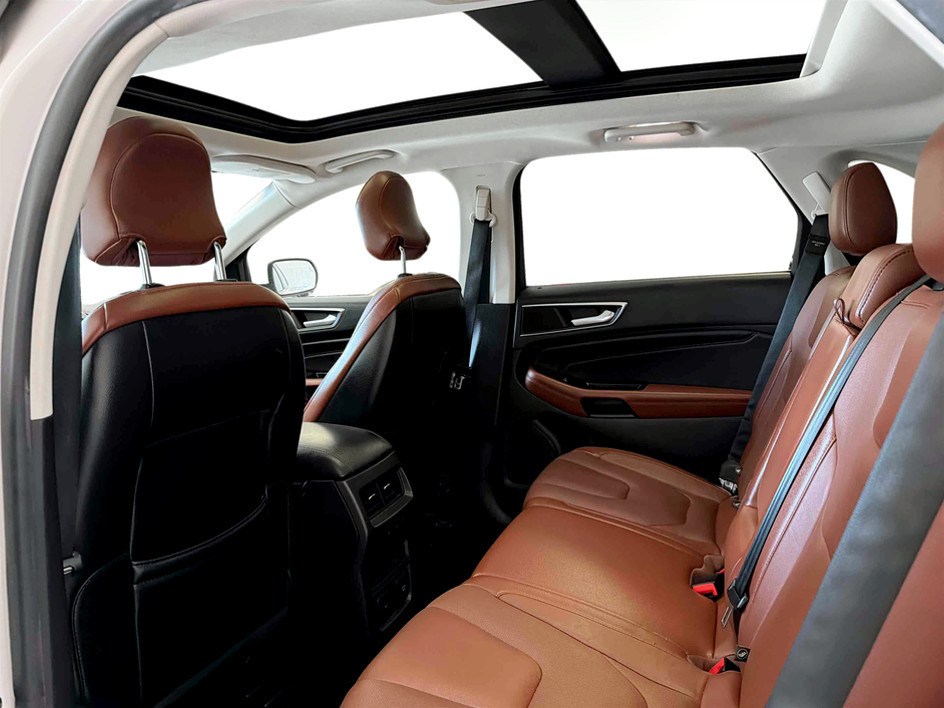 Photo 19 of this Ford Edge