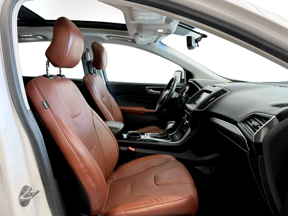 Photo 17 of this Ford Edge