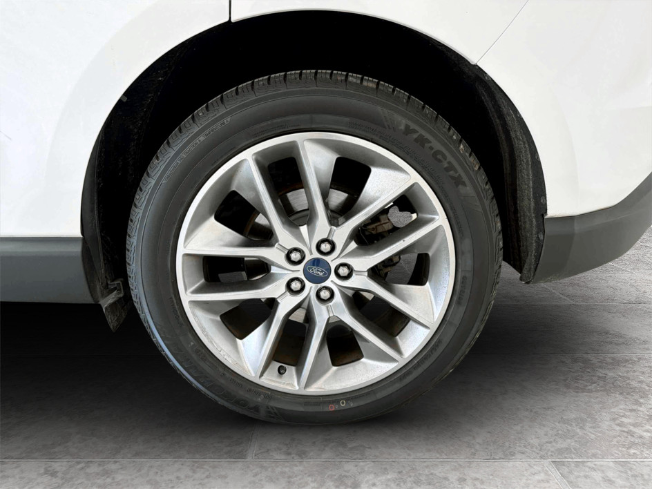 Photo 21 of this Ford Edge