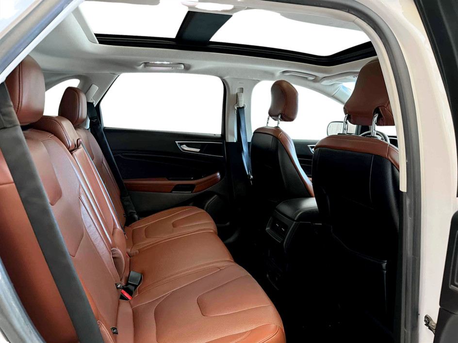 Photo 18 of this Ford Edge