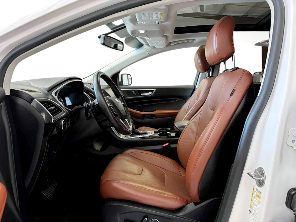 Photo 10 of this Ford Edge