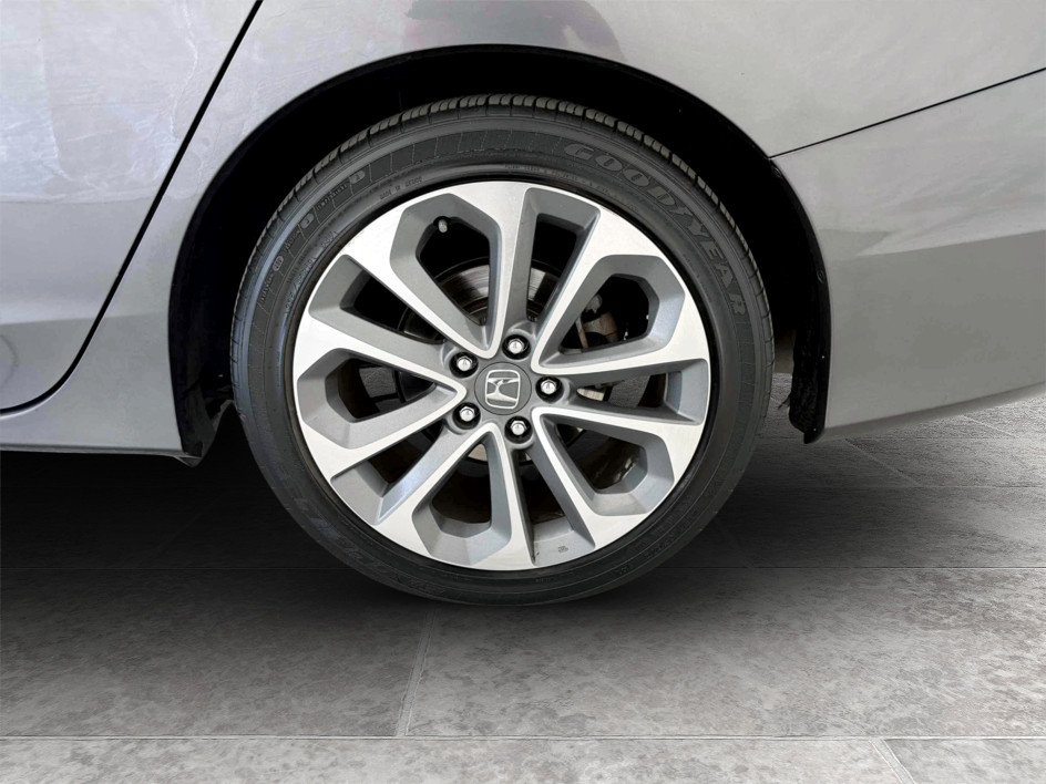 Photo 21 of this Honda Accord Sedan
