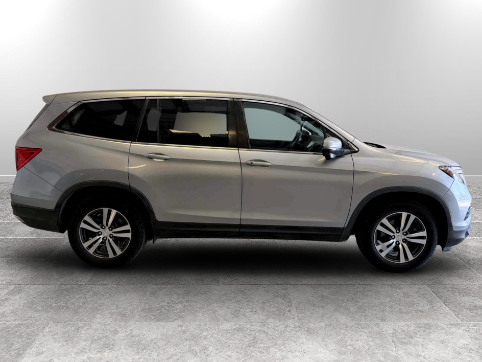 Photo 3 of this Honda Pilot