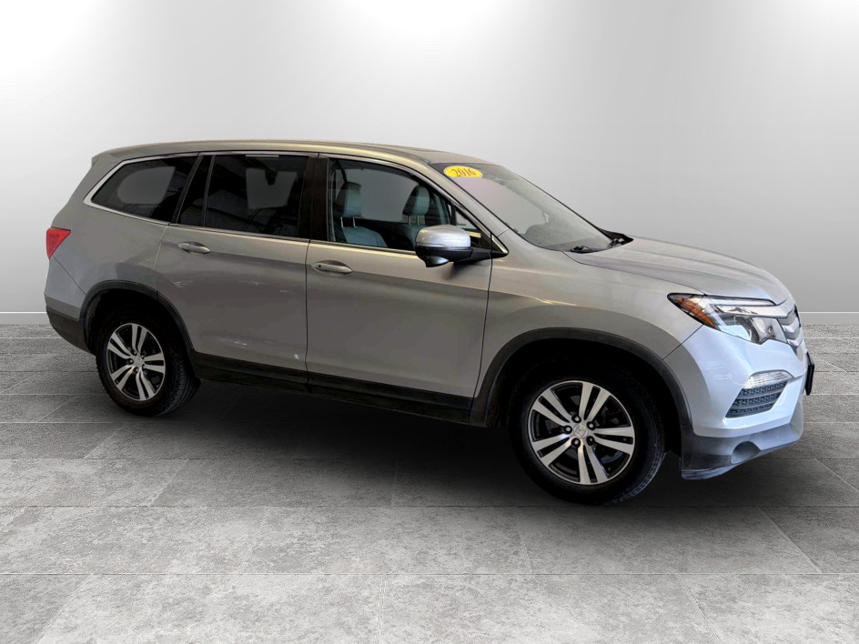 Photo 2 of this Honda Pilot