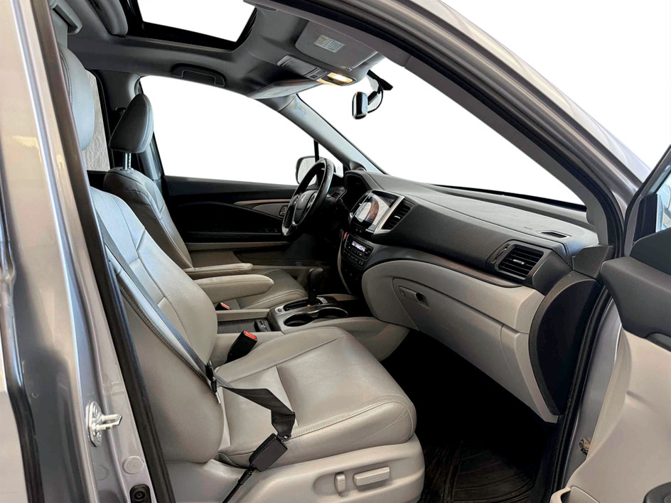 Photo 16 of this Honda Pilot