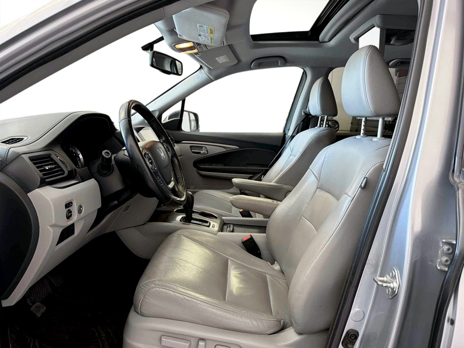 Photo 10 of this Honda Pilot