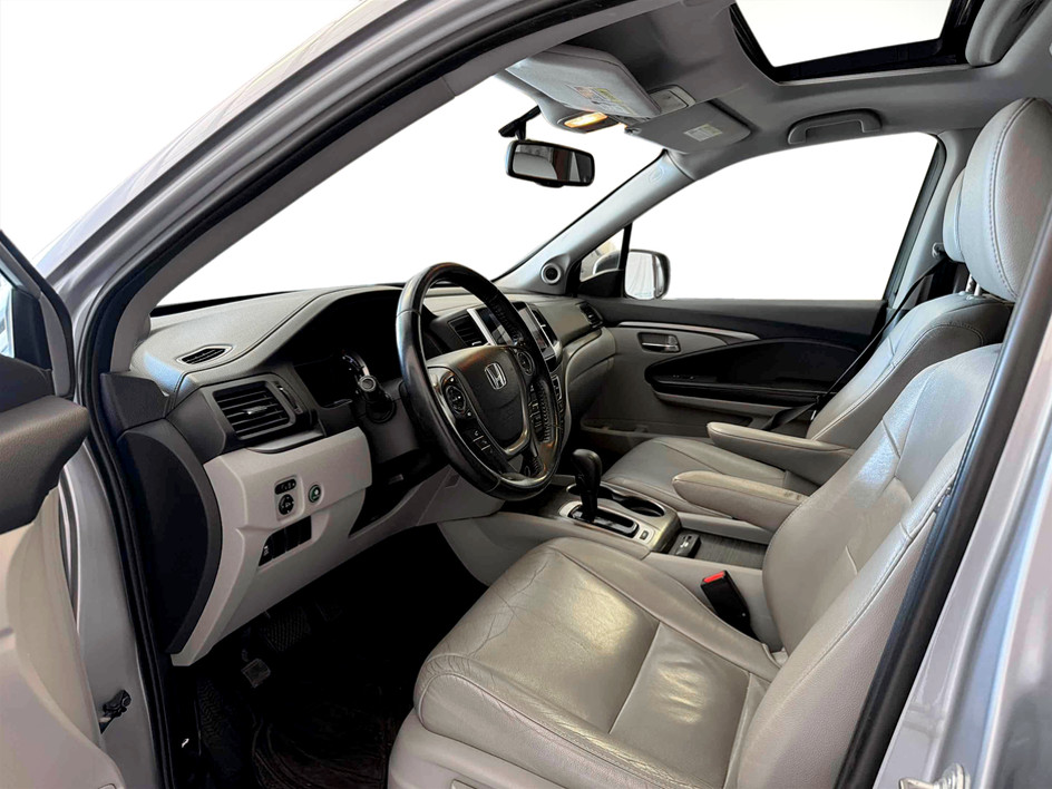 Photo 9 of this Honda Pilot