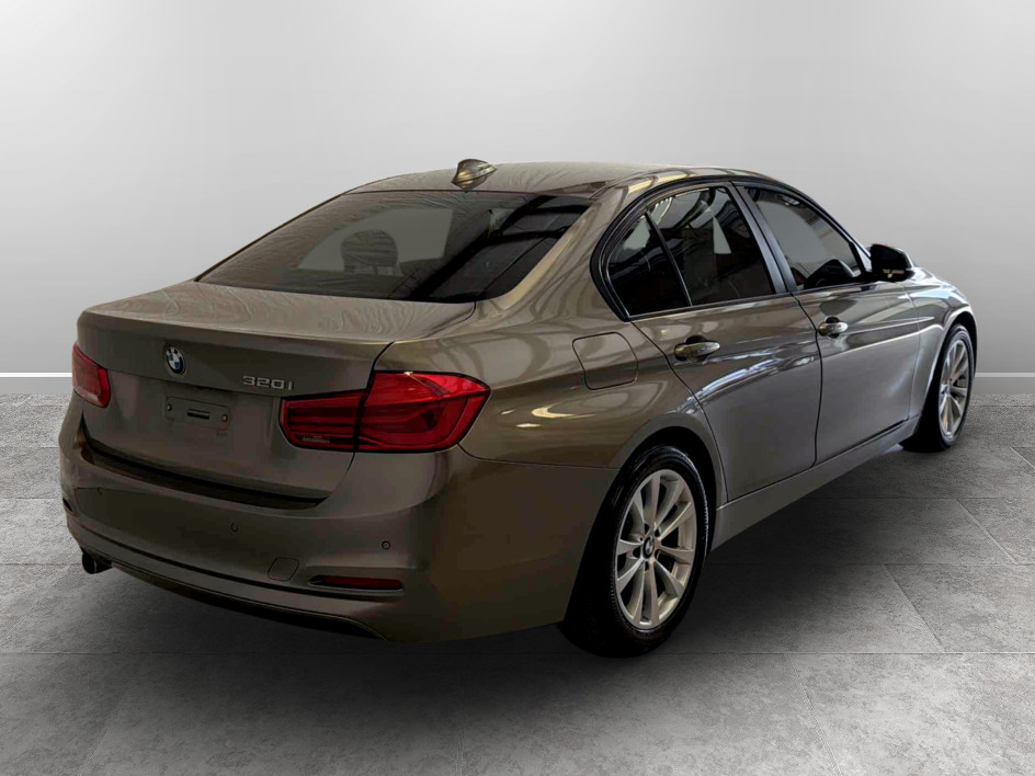 Photo 4 of this BMW 3 Series
