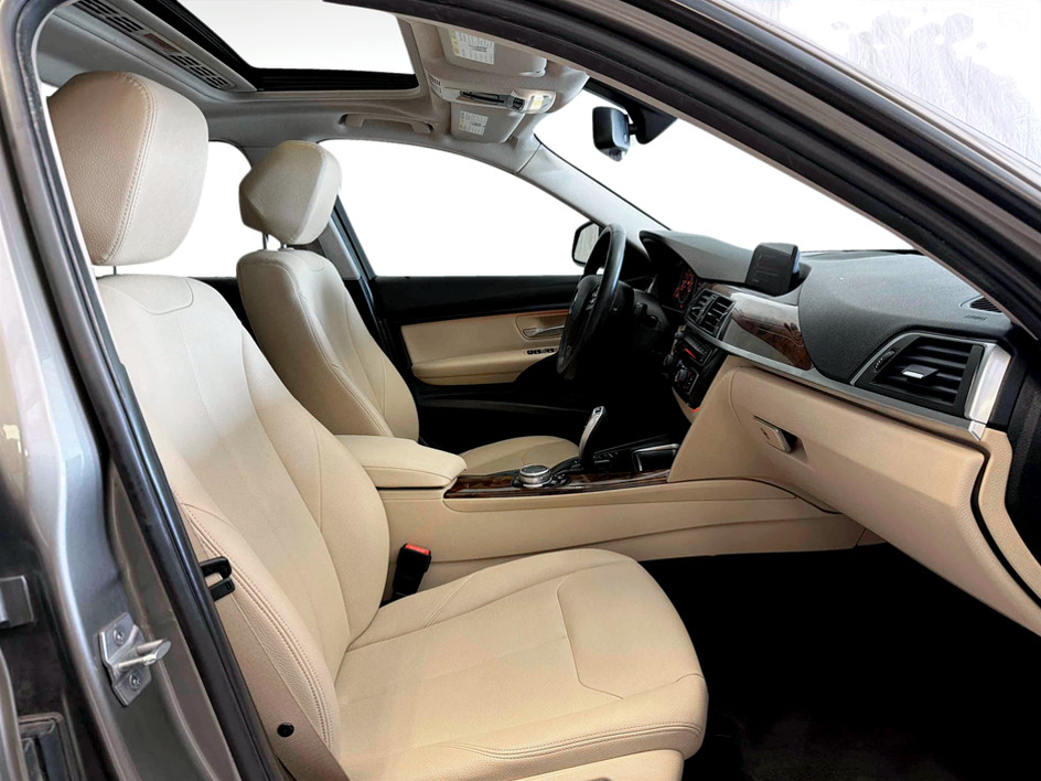 Photo 17 of this BMW 3 Series