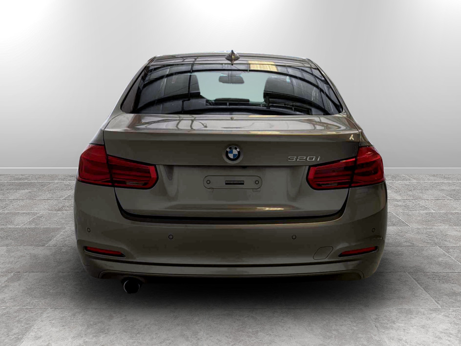Photo 5 of this BMW 3 Series