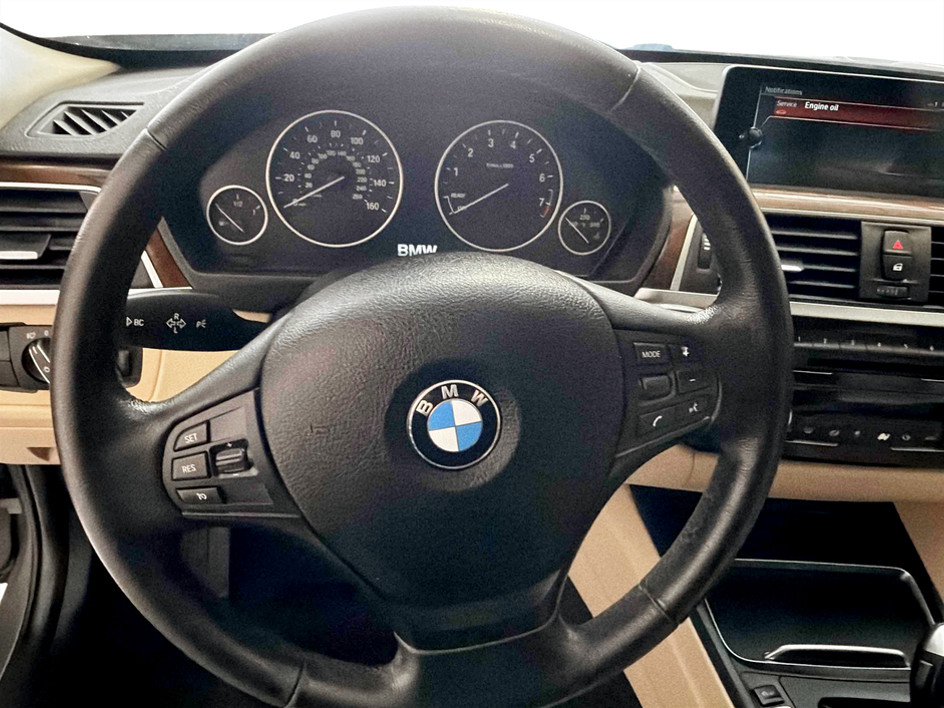 Photo 11 of this BMW 3 Series