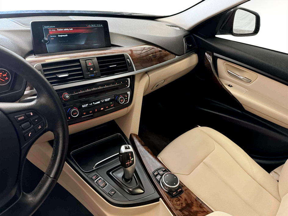 Photo 12 of this BMW 3 Series