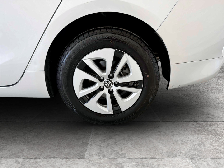 Photo 21 of this Toyota Prius