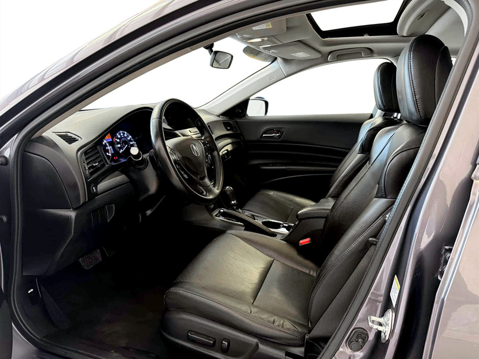 Photo 9 of this Acura ILX
