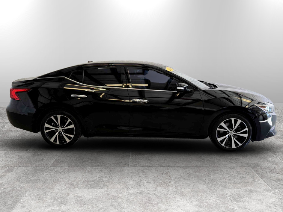 Photo 3 of this Nissan Maxima