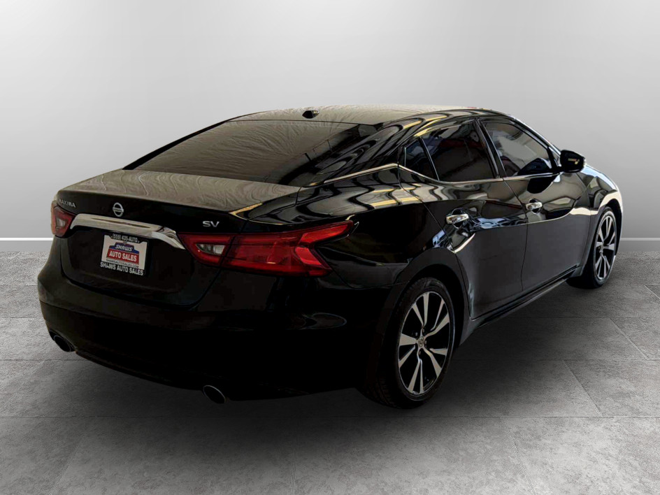 Photo 4 of this Nissan Maxima