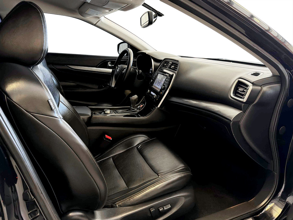 Photo 17 of this Nissan Maxima