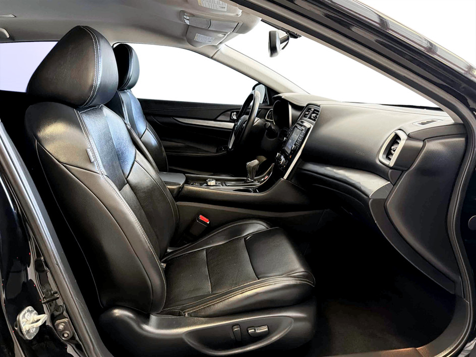 Photo 18 of this Nissan Maxima