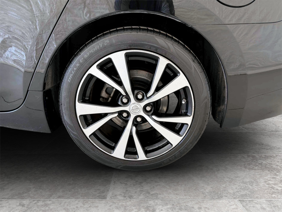 Photo 22 of this Nissan Maxima