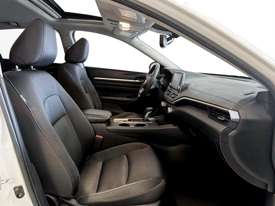 Photo 12 of this Nissan Altima