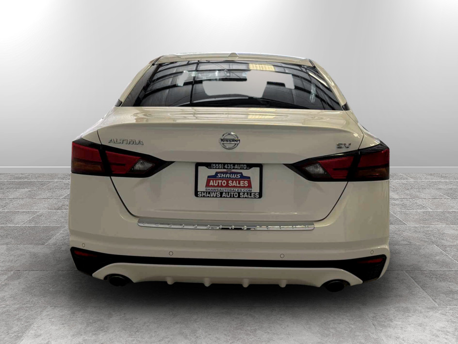 Photo 5 of this Nissan Altima
