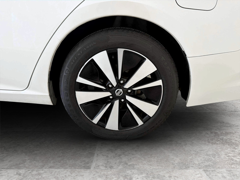 Photo 16 of this Nissan Altima