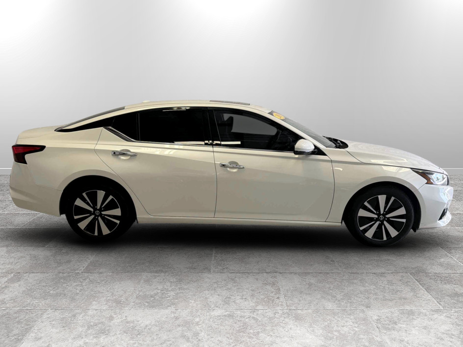 Photo 3 of this Nissan Altima