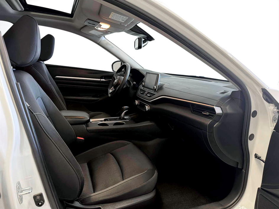 Photo 11 of this Nissan Altima