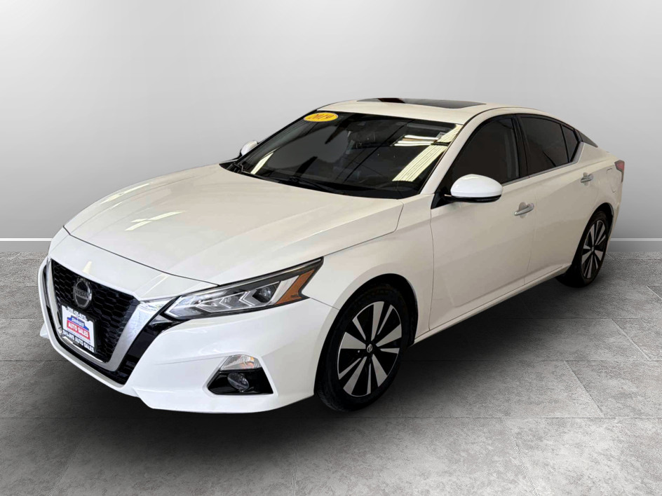 Photo 7 of this Nissan Altima