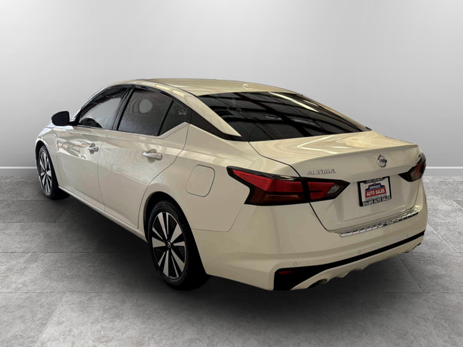 Photo 6 of this Nissan Altima
