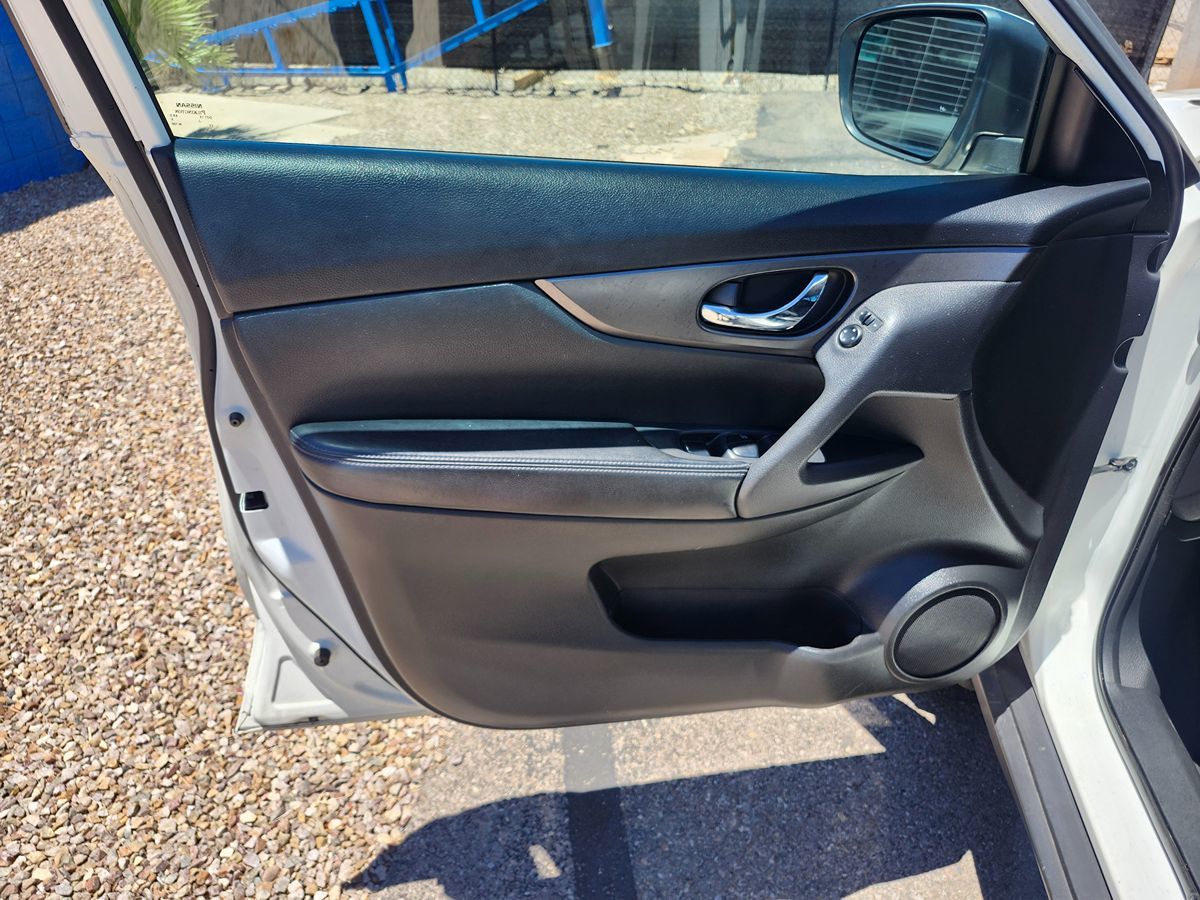 Nissan Rogue photo 14
