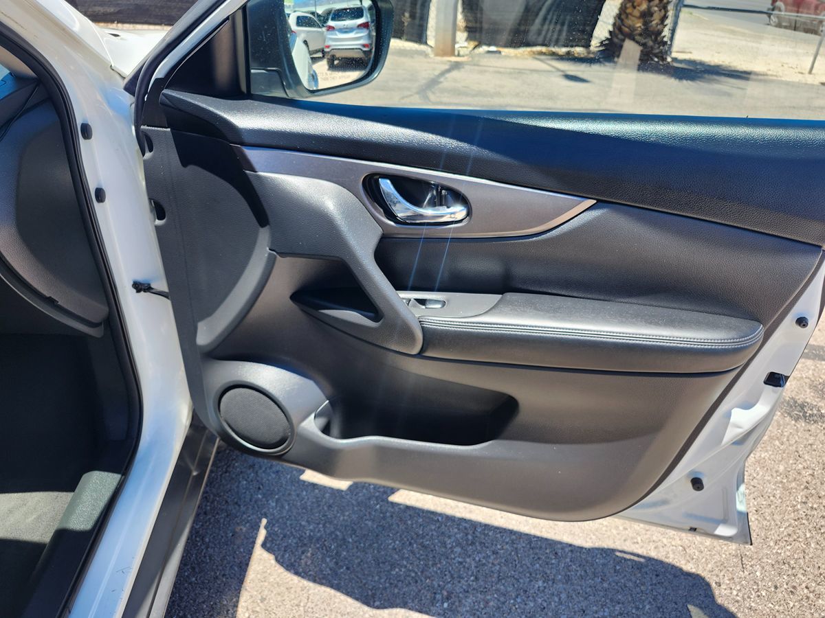 Nissan Rogue photo 18