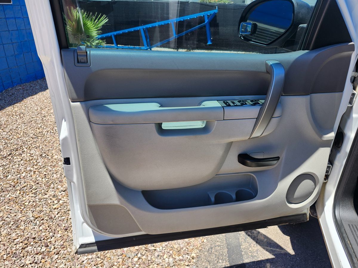 Chevrolet Silverado photo 14