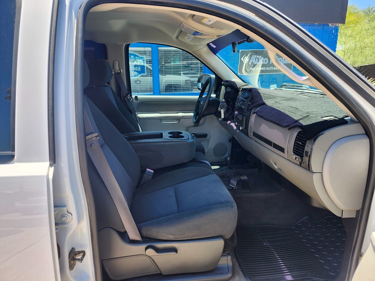 Chevrolet Silverado photo 17