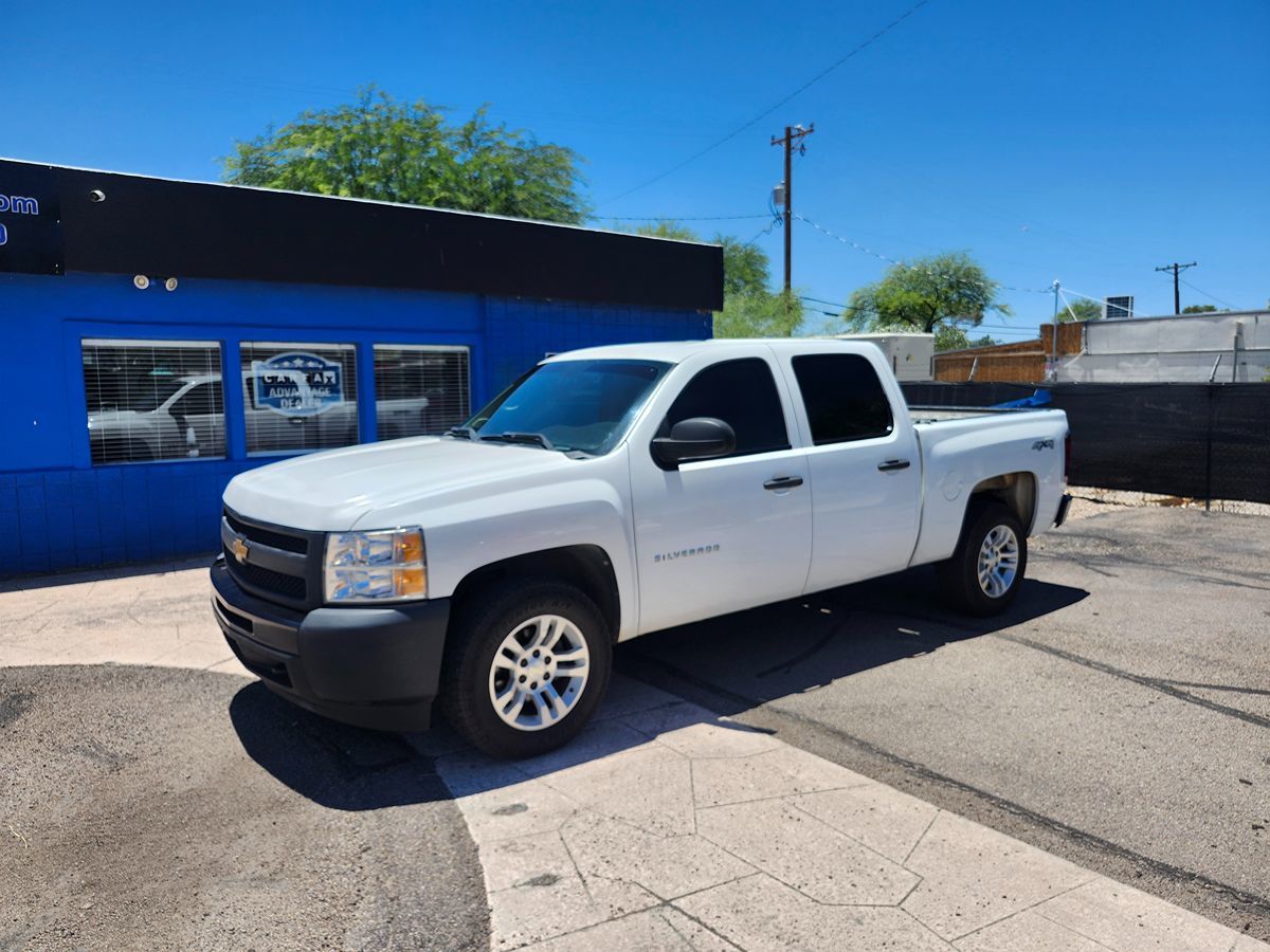 Chevrolet Silverado photo 2