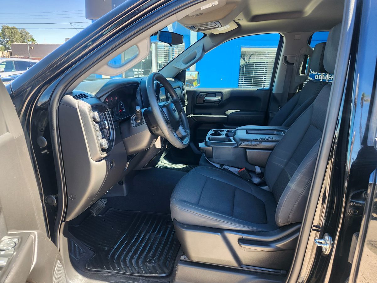 Chevrolet Silverado photo 15