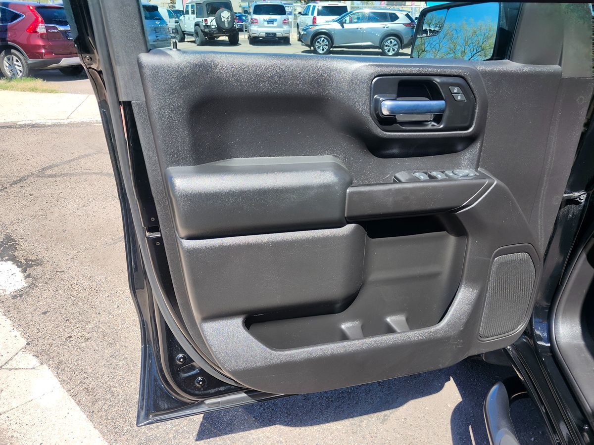 Chevrolet Silverado photo 16