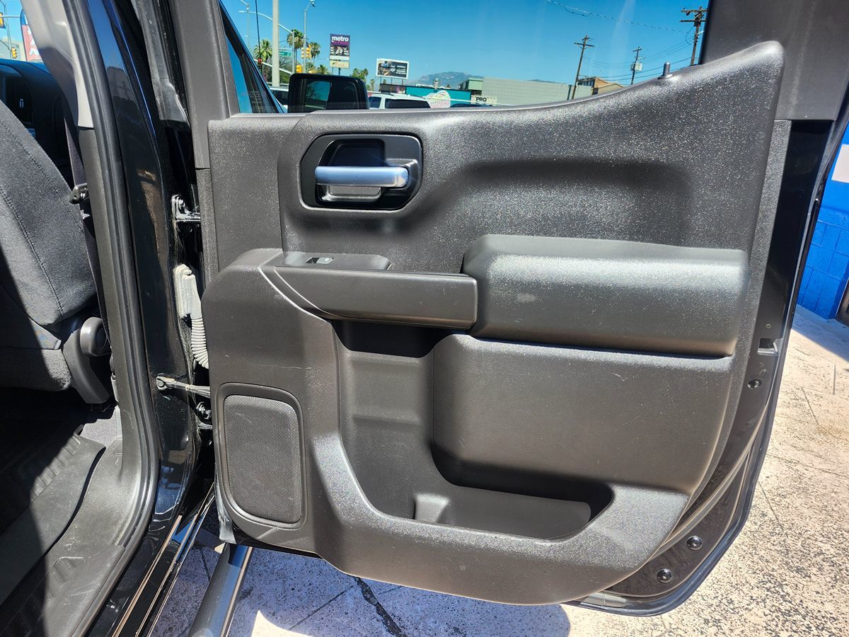 Chevrolet Silverado photo 22