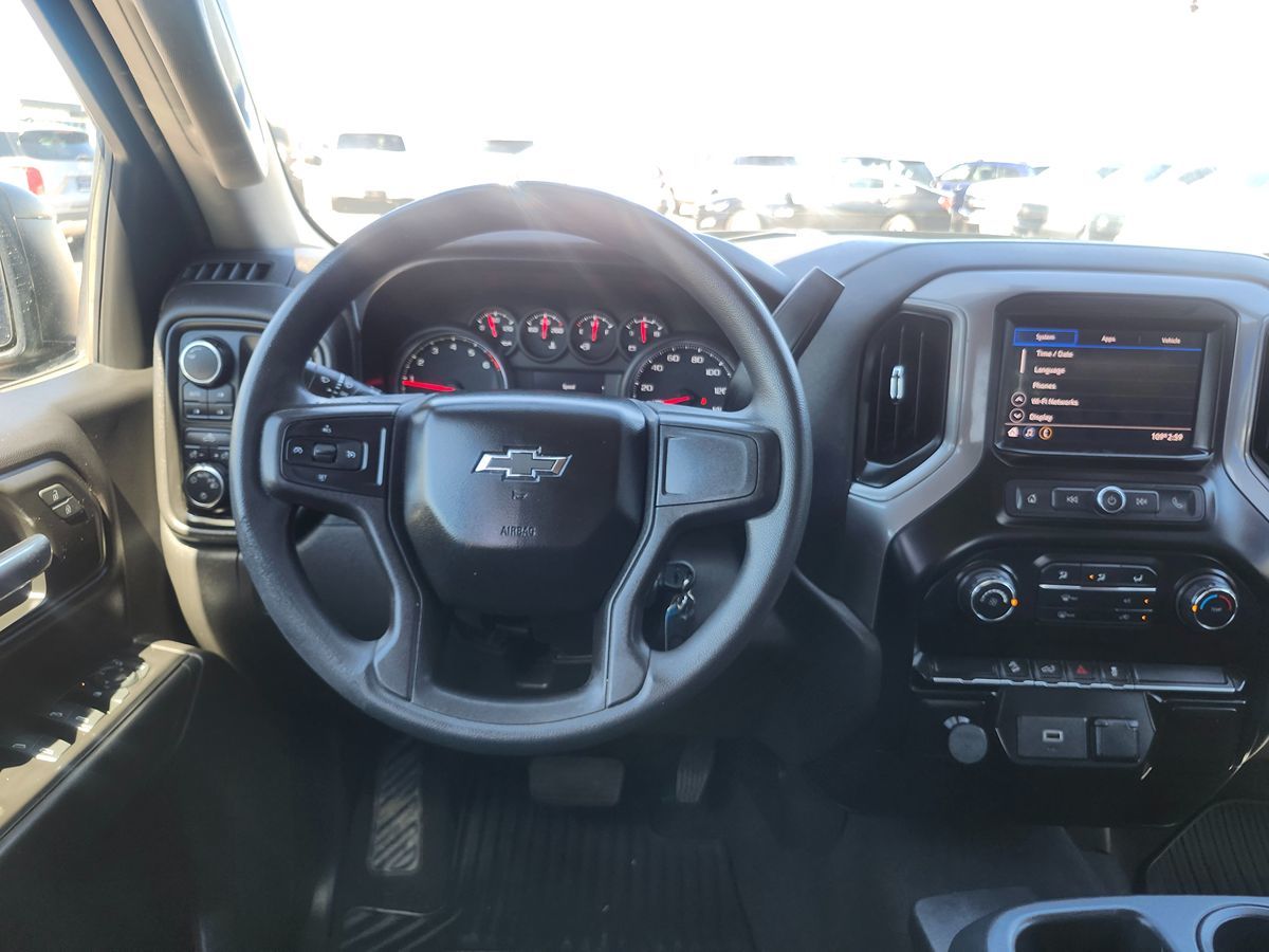 Chevrolet Silverado photo 24