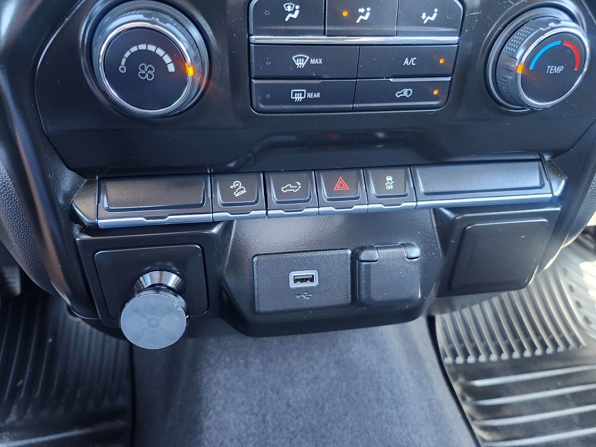 Chevrolet Silverado photo 29
