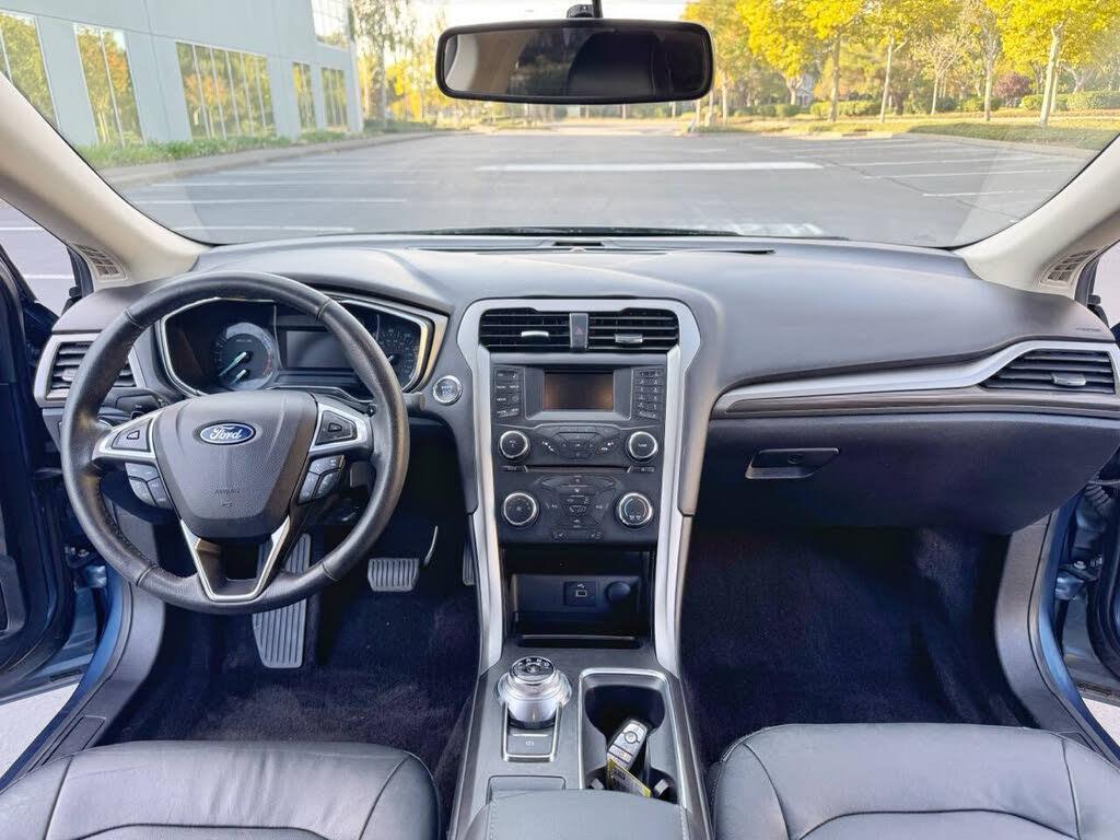2018 Ford Fusion SE - Photo 11