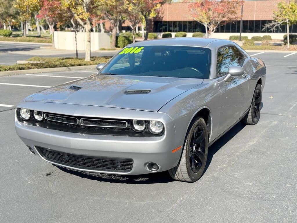 2016 Dodge Challenger SXT - Photo 3