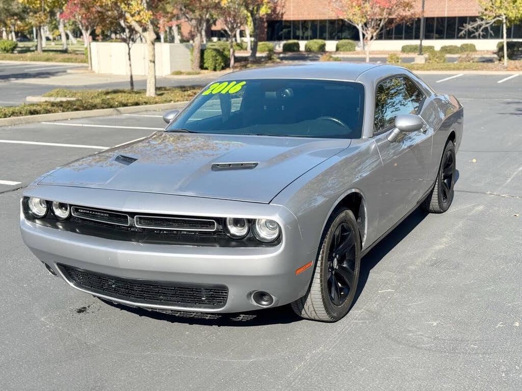 2016 Dodge Challenger SXT - Photo 4