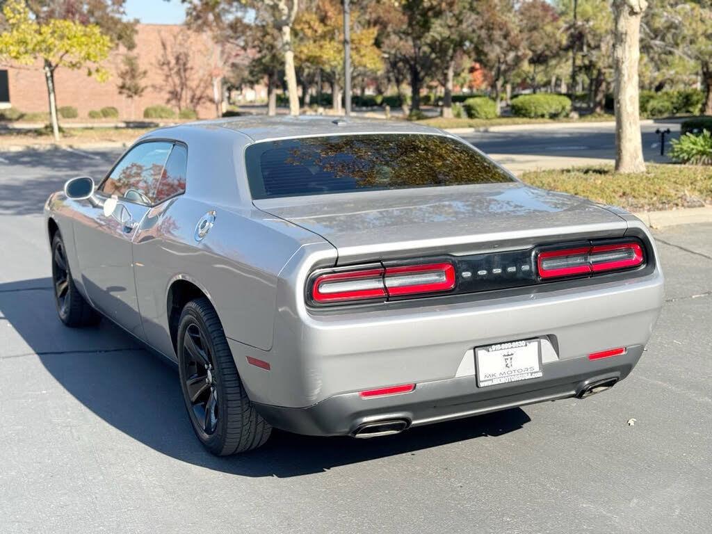 2016 Dodge Challenger SXT - Photo 9