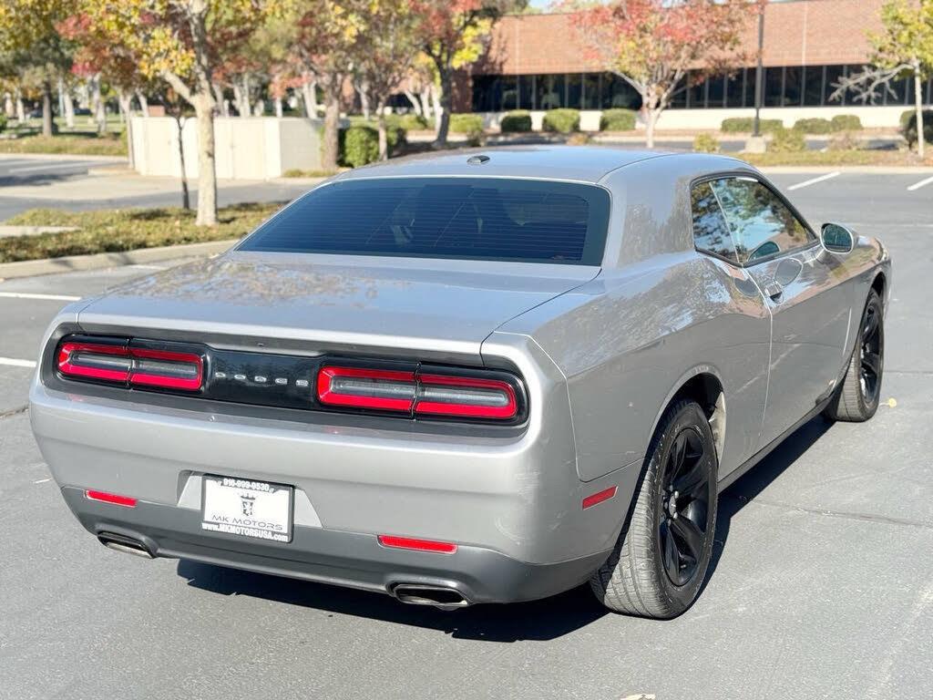 2016 Dodge Challenger SXT - Photo 11