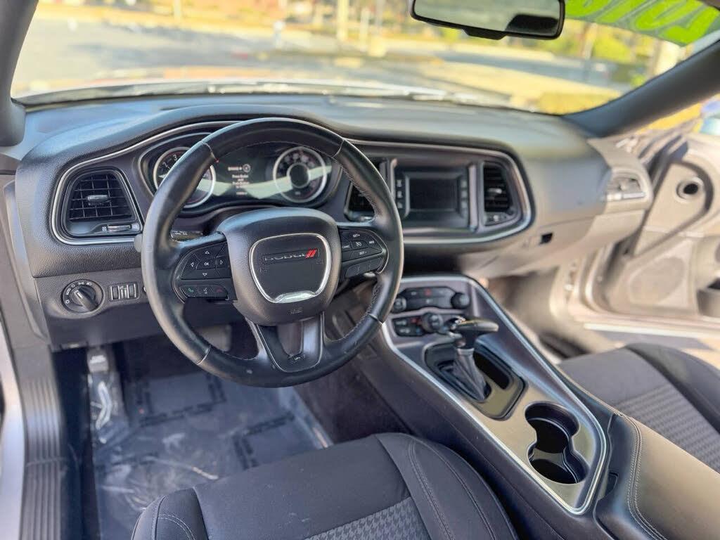 2016 Dodge Challenger SXT - Photo 13