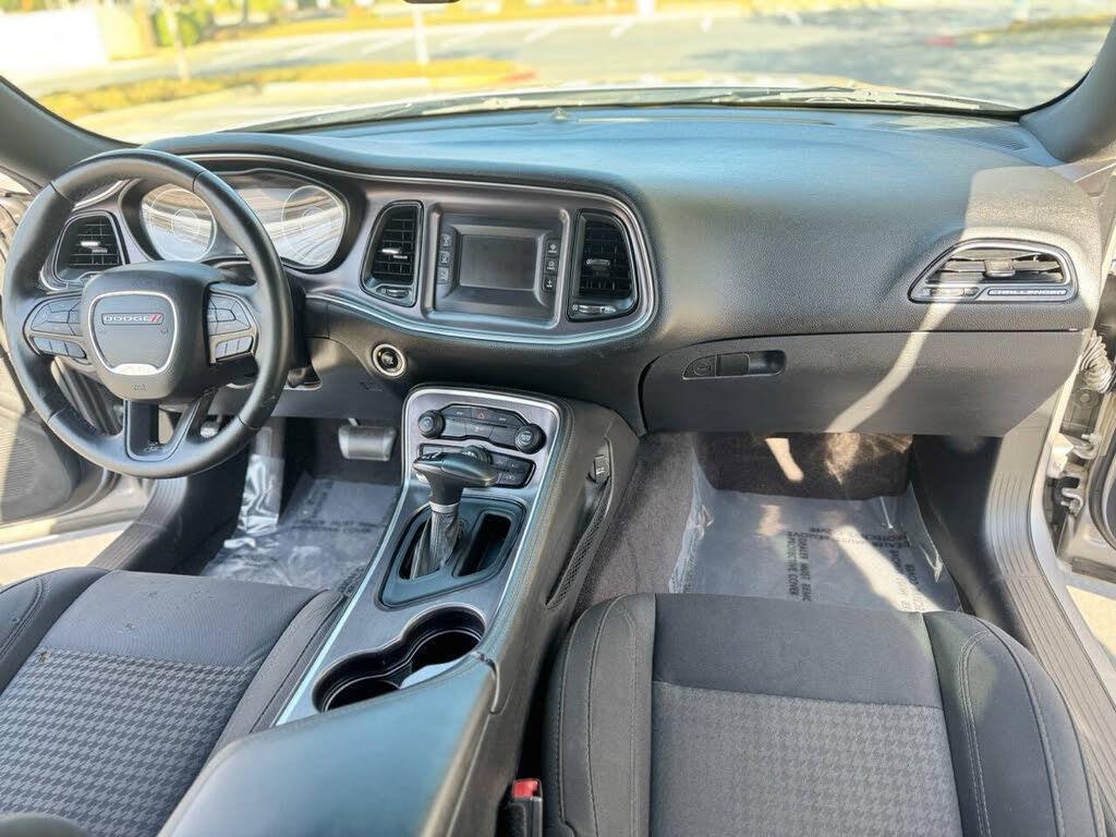 2016 Dodge Challenger SXT - Photo 15