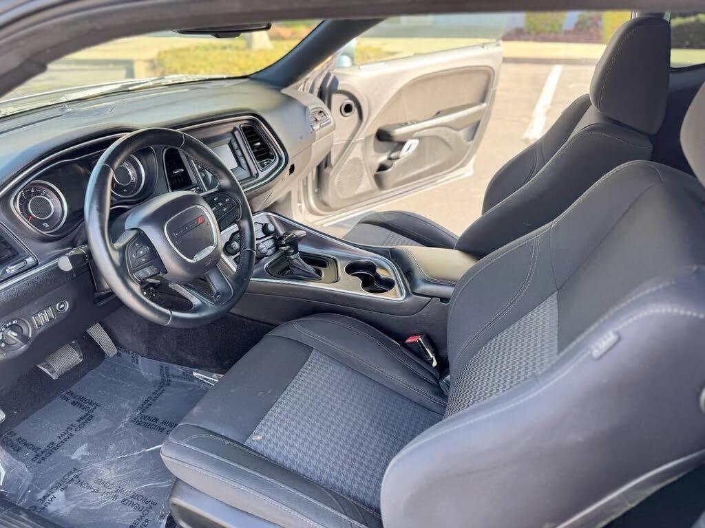 2016 Dodge Challenger SXT - Photo 17